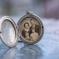 signs-a-deceased-loved-one-is-near.webp