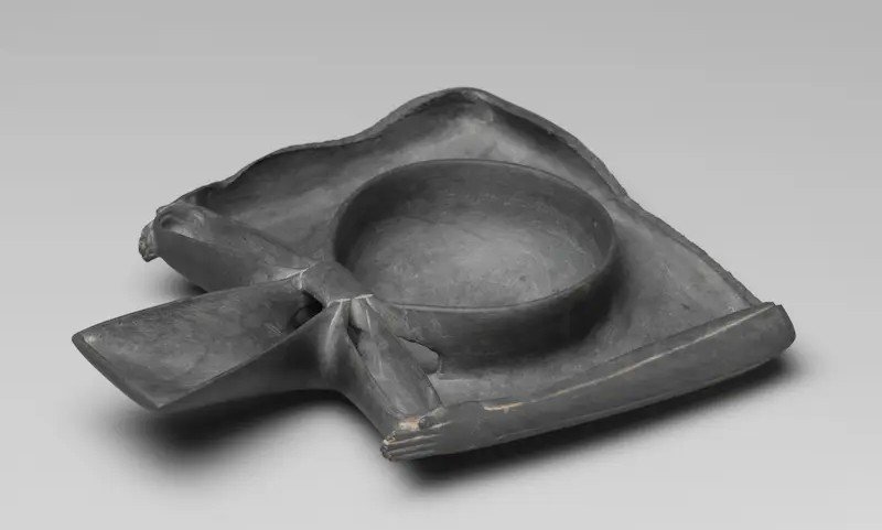 Early Dynastic libation dish incorporating ka-arms and an ankh sign